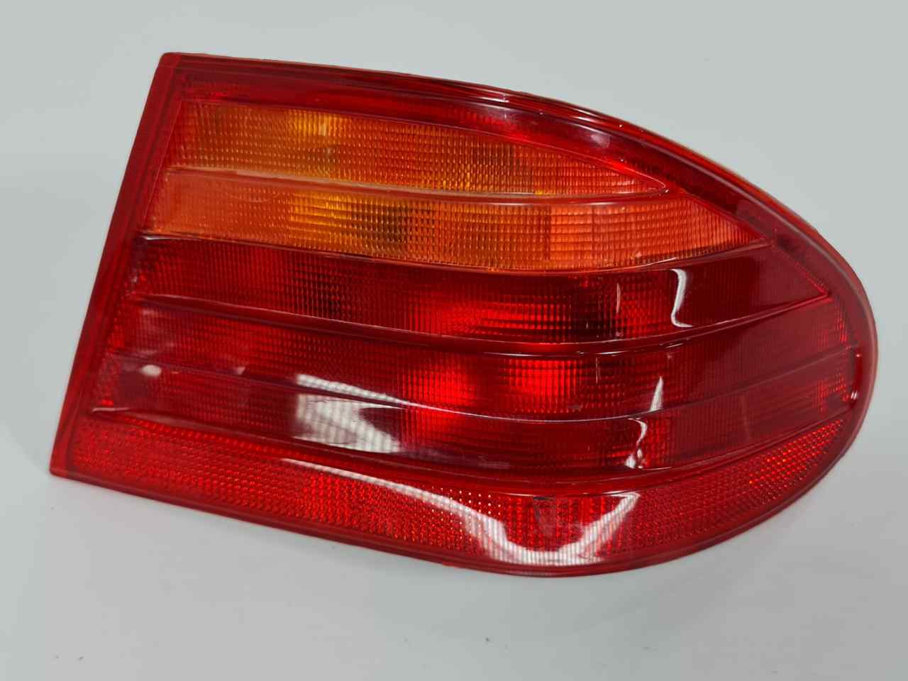 MERCEDES BENZ V CLASS W638 1996-2003 REAR TAIL LIGHT PASSENGER SIDE N/S MERCEDES BENZ V CLASS W638 1996-2003 REAR TAIL LIGHT PASSENGER SIDE N/S