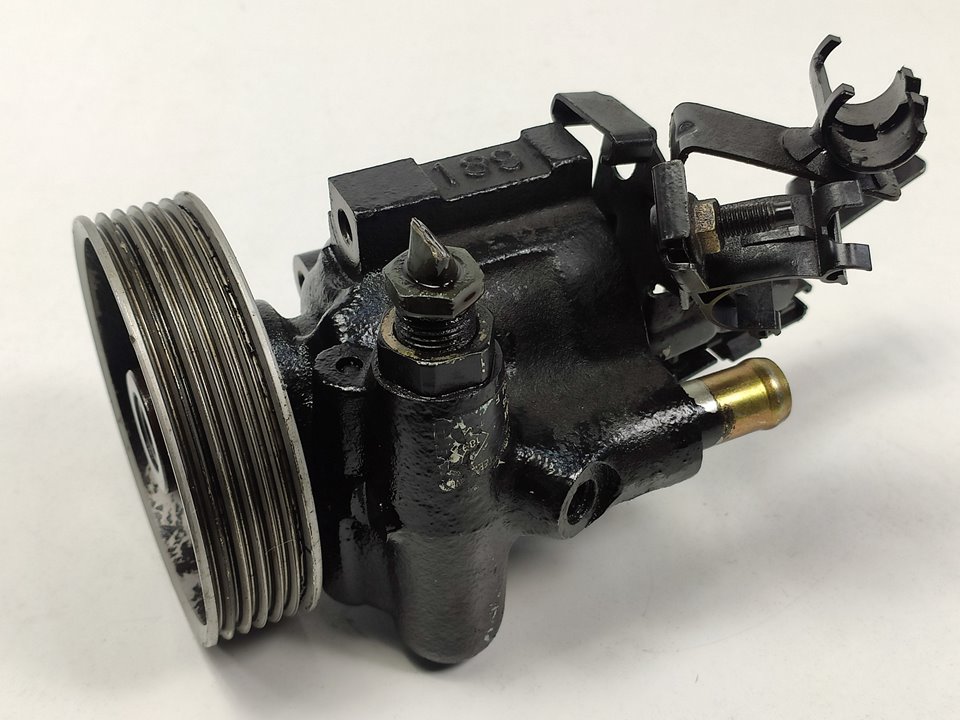 Steering pump RENAULT LAGUNA I (B56_, 556_) 1.8 (B56A/B) 9693135  