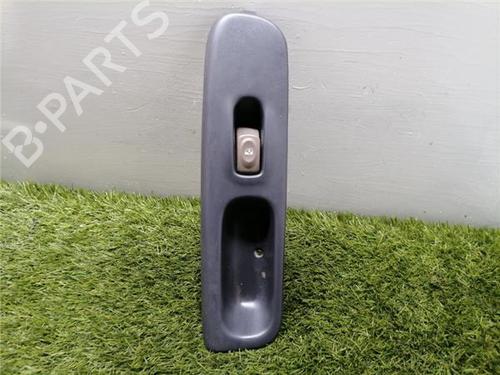 Mando elevalunas delantera derecho Mando elevalunas delantera derecho RENAULT TWINGO I (C06_) 1.2 (C066, C068) (58 hp) 37061880 37061880