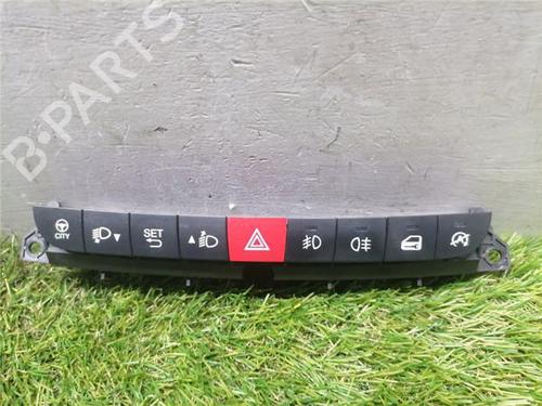 Advarselsbryter FIAT 500L (351_, 352_) 1.3 D Multijet (199LXY1A, 199LXY11) (84 hp) 32768314