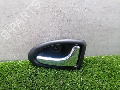 Used Front right interior door handle RENAULT MEGANE I (BA0/1_) 1.6 16V (BA04, BA0B, BA11, BA1J, BA16, BA19, BA1K, BA1V,... (107 hp) 32872699
