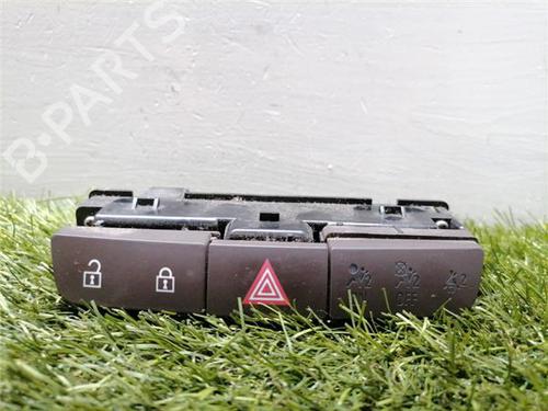 Warnblinkschalter für OPEL INSIGNIA A Sports Tourer (G09) 2.0 CDTI (35) (131 hp) 31900798