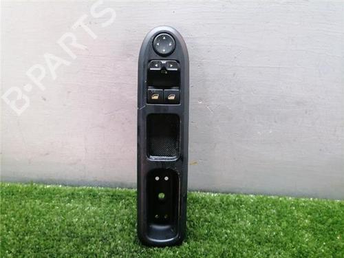 Comutador vidro frente esquerdo Comutador vidro frente esquerdo PEUGEOT 407 SW (6E_, 6D_) 2.0 (136 hp) 35796778 35796778