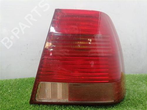 Feu arrière droit VW BORA I (1J2) 1.6 (101 hp) 31894392