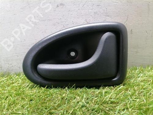 Maneta interior trasera derecha Maneta interior trasera derecha RENAULT CLIO II (BB_, CB_) 1.2 16V (BB05, BB0W, BB11, BB27, BB2T, BB2U, BB2V, CB05,... (75 hp) 36849874 36849874