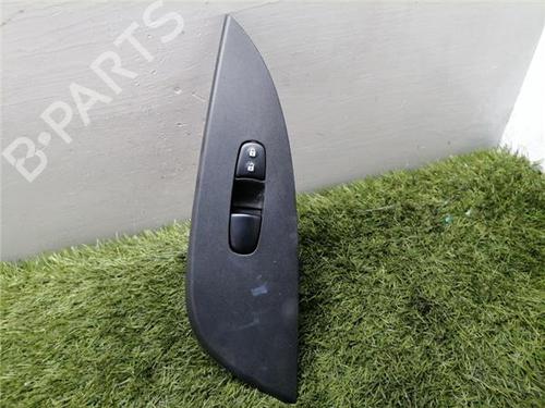 right-front-window-switch-nissan-pulsar-hatchback-c13-2014-31900940 main image