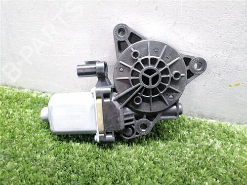 Used Right front window motor HYUNDAI TUCSON (TL, TLE) 1.7 CRDi (116 hp) 31984274