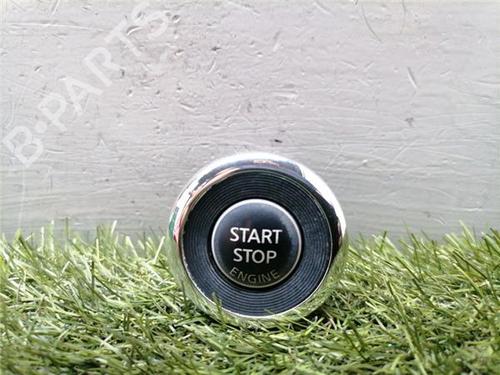 switch-nissan-pulsar-hatchback-c13-2014-31900945 main image