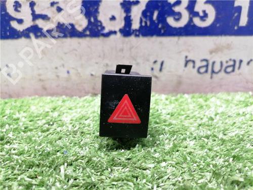 Bouton de warning VW POLO IV (9N_, 9A_) 1.9 SDI (64 hp) 31898972