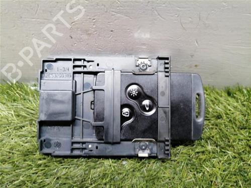 Used Switch Switch RENAULT LAGUNA III (BT0/1) 1.5 dCi (BT00, BT0A, BT0T, BT1J) (110 hp) 33679235 33679235