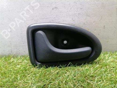 Venstre bak invendig håndtak Venstre bak invendig håndtak RENAULT CLIO II (BB_, CB_) 1.2 16V (BB05, BB0W, BB11, BB27, BB2T, BB2U, BB2V, CB05,... (75 hp) 36849873 36849873