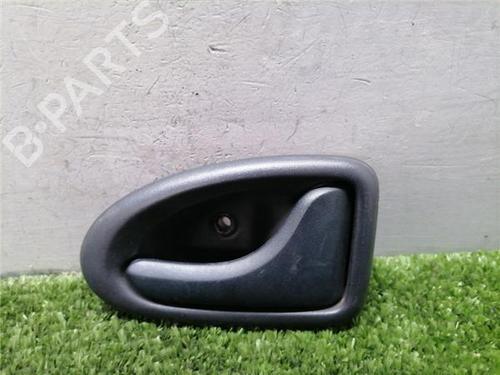 Høyre foran invendig håndtak RENAULT MEGANE I Classic (LA0/1_) 1.9 dTi (LA08, LA0N, LA0K) (98 hp) 32075683