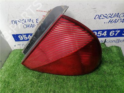 Feu arrière droit LANCIA LYBRA (839_) 1.9 JTD (839.AXI1A, 839.AXN1A, 839.CXL1A) (116 hp) 31892699