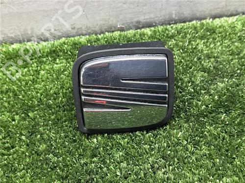 Used Tailgate handle Tailgate handle SEAT LEON (1P1) 1.6 TDI (105 hp) 35269746 35269746