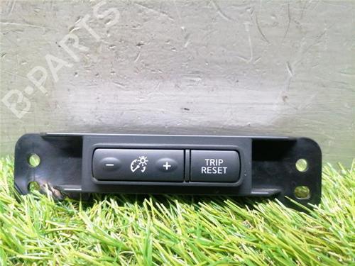 Interruttore NISSAN MICRA V (K14) 1.0 (71 hp) 31935122