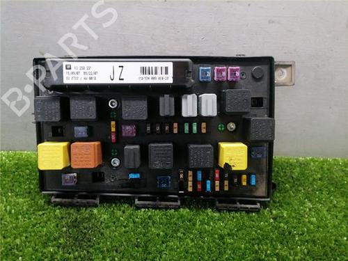 fuse-box-opel-astra-h-a04-2004-2005-2006-2007-2008-2009-2010-2011-2012-2013-2014-33860173 main image