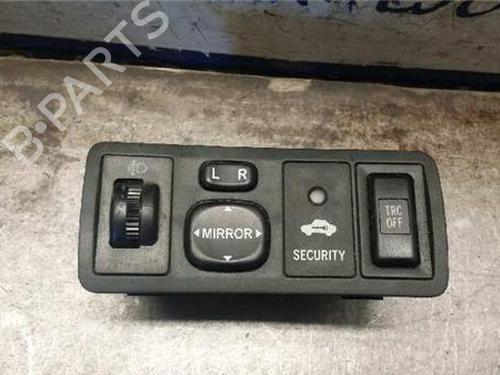 Commutateur TOYOTA COROLLA Estate (_E12_) 1.4 D4-D (NDE120_, NDE120R) (90 hp) 31895671