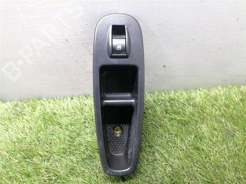 Used Right front window switch FIAT 500L (351_, 352_) 1.3 D Multijet (199LXY1A, 199LXY11) (84 hp) 32768274