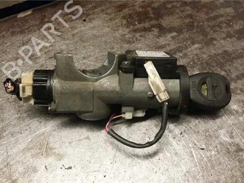 switch-nissan-primera-p12-2002-31895094 main image