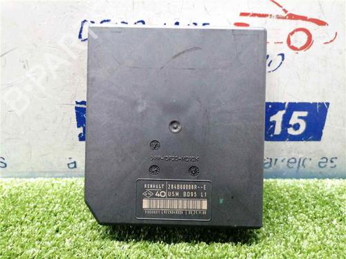 Used Fuse box RENAULT MEGANE II (BM0/1_, CM0/1_) 1.5 dCi (BM1F, CM1F) (86 hp) 31890538
