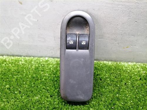 Used Left front window switch Left front window switch RENAULT MEGANE II Hatchback Van (KM0/2_) 1.5 dCi (86 hp) 33478348 33478348