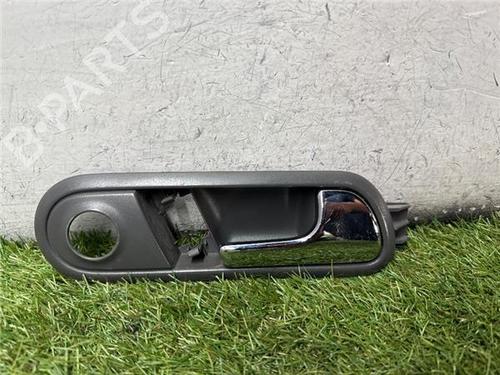 Højre fortil invendig håndtag Højre fortil invendig håndtag SEAT IBIZA III (6L1) 1.6 16V (105 hp) 34528567 34528567
