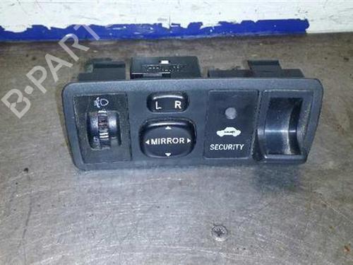 switch-toyota-corolla-_e12_-2001-2002-2003-2004-2005-2006-2007-2008-31896025 main image