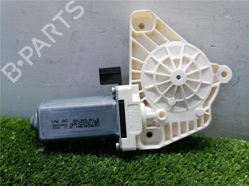 Used Right front window motor Right front window motor VW GOLF VII (5G1, BQ1, BE1, BE2) 1.6 TDI (105 hp) 32690193 32690193
