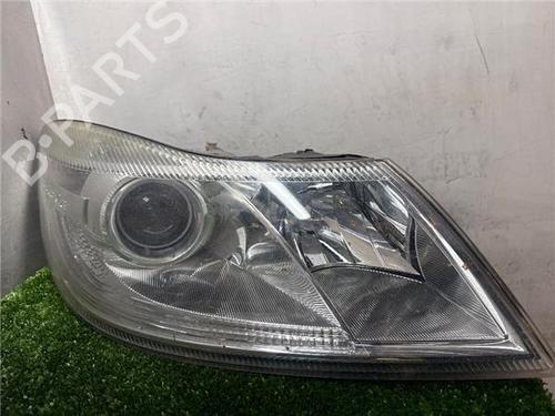 Phare droit SKODA OCTAVIA II (1Z3) 1.6 TDI (105 hp) 31894530