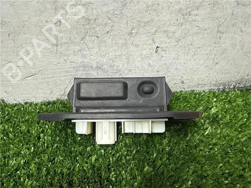 Used Tailgate handle TOYOTA COROLLA Saloon (_E21_) 1.8 VVTi Hybrid (ZWE211) (122 hp) 32377155