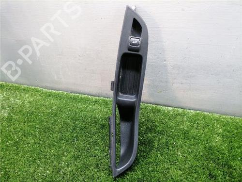 Used Right front window switch FORD FOCUS III 1.6 TDCi (95 hp) 32768447