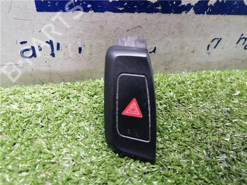 Bouton de warning AUDI A4 B8 (8K2) 2.0 TDI (143 hp) 31898479