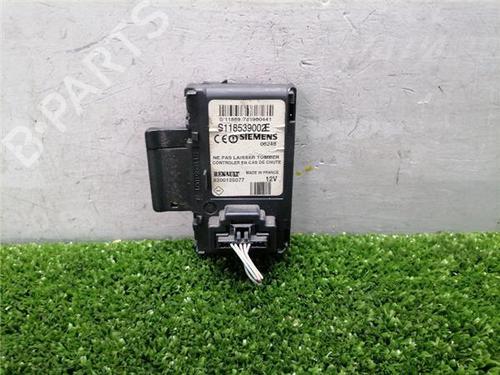 switch-renault-scenic-ii-jm01_-2003-2004-2005-2006-2007-2008-2009-2010-32486483 main image