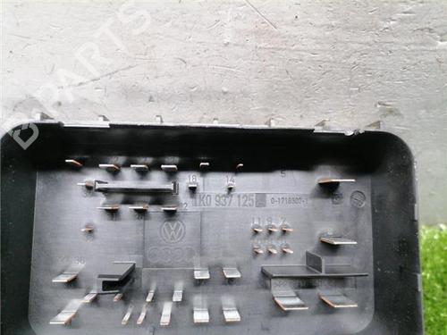 Fuse box VW GOLF V Variant (1K5) 1.9 TDI | BP33893178E1 - Image 3