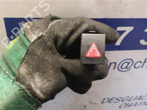 Used Warning switch VW POLO IV (9N_, 9A_) 1.2 (60 hp) 31894818