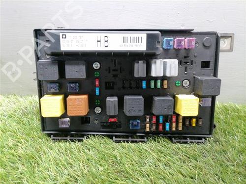 Used Fuse box Fuse box OPEL ASTRA H GTC (A04) 1.7 CDTi (L08) (101 hp) 36681786 36681786
