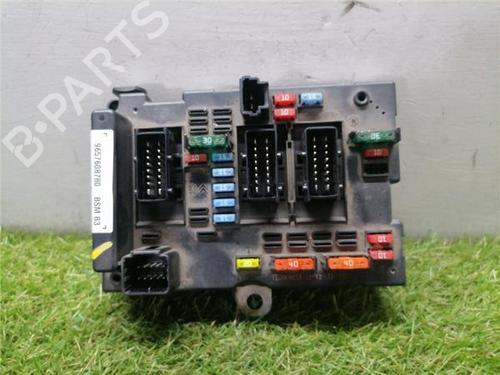 Used Fuse box Fuse box 36819700 36819700