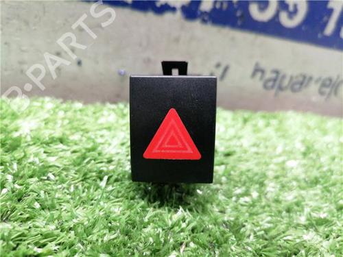 Bouton de warning VW POLO IV (9N_, 9A_) 1.4 16V (75 hp) 31898937