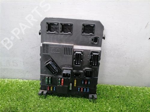 Used Fuse box Fuse box PEUGEOT 206 Hatchback (2A/C) 1.1 i (60 hp) 33711880 33711880