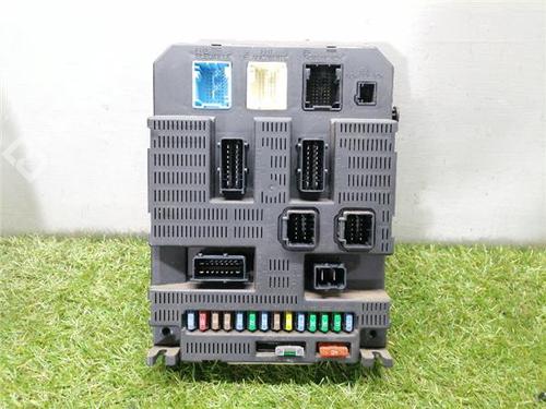 Used Fuse box Fuse box 36819710 36819710