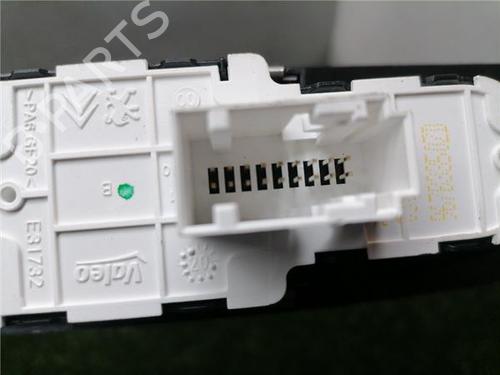 Left front window switch CITROËN JUMPY III Van (V_) 1.5 BlueHDi 120 | BP32037819I27 