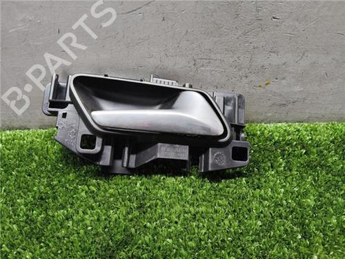 Højre bagtil invendig håndtag Højre bagtil invendig håndtag PEUGEOT 3008 II SUV (MC_, MR_, MJ_, M4_) 1.2 THP/ PureTech 130 (MRHNSM, MRHNSU, MRHNSJ, MRHNYW,... (131 hp) 34498104 34498104
