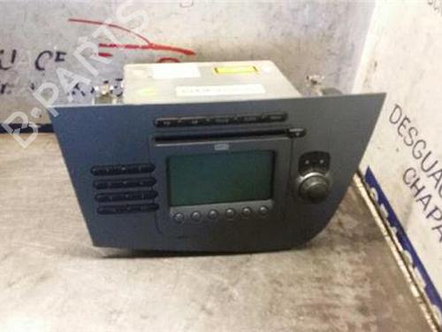 Used Radio SEAT LEON (1P1) 2.0 TDI 16V (140 hp) 31895828