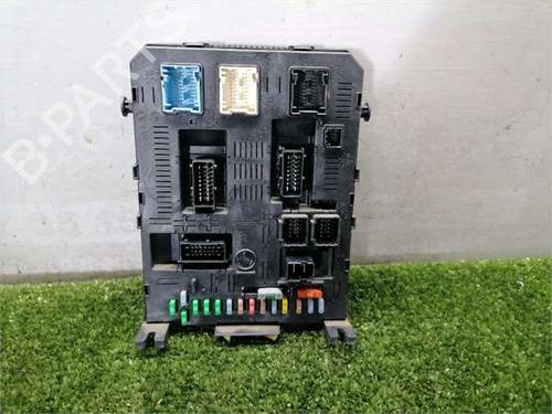 Used Fuse box Fuse box 37226260 37226260