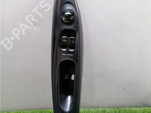 Used Left front window switch Left front window switch HYUNDAI H-1 Van (A1) 2.5 TD (99 hp) 34641493 34641493