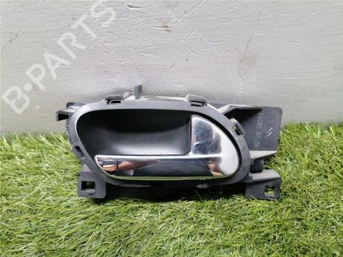 Venstre fortil invendig håndtag Venstre fortil invendig håndtag PEUGEOT 407 (6D_) 2.0 HDi 135 (6DRHRH, 6DRHRE, 6DRHRG, 6DRHRJ) (136 hp) 36053339 36053339