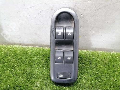 Mando elevalunas delantero izquierdo Mando elevalunas delantero izquierdo RENAULT MEGANE II (BM0/1_, CM0/1_) 1.5 dCi (BM1F, CM1F) (86 hp) 36572997 36572997
