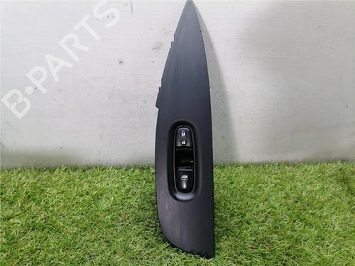 right-front-window-switch-nissan-qashqai-ii-j11-j11_-2013-31901354 main image