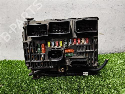 Used Fuse box Fuse box PEUGEOT 407 (6D_) 2.0 HDi 135 (6DRHRH, 6DRHRE, 6DRHRG, 6DRHRJ) (136 hp) 33221762 33221762
