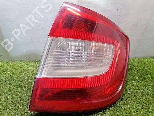 Højre baglygte SKODA RAPID (NH3, NK3, NK6) 1.6 TDI (105 hp) 31901582